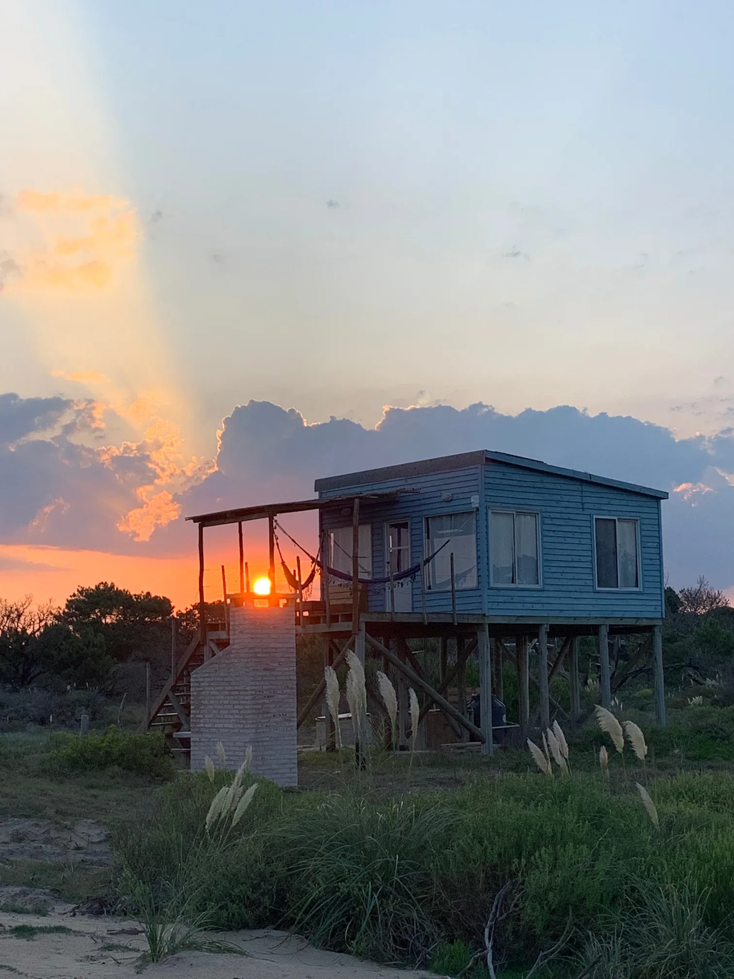 Afrodita, tiny house en altura al atardecer